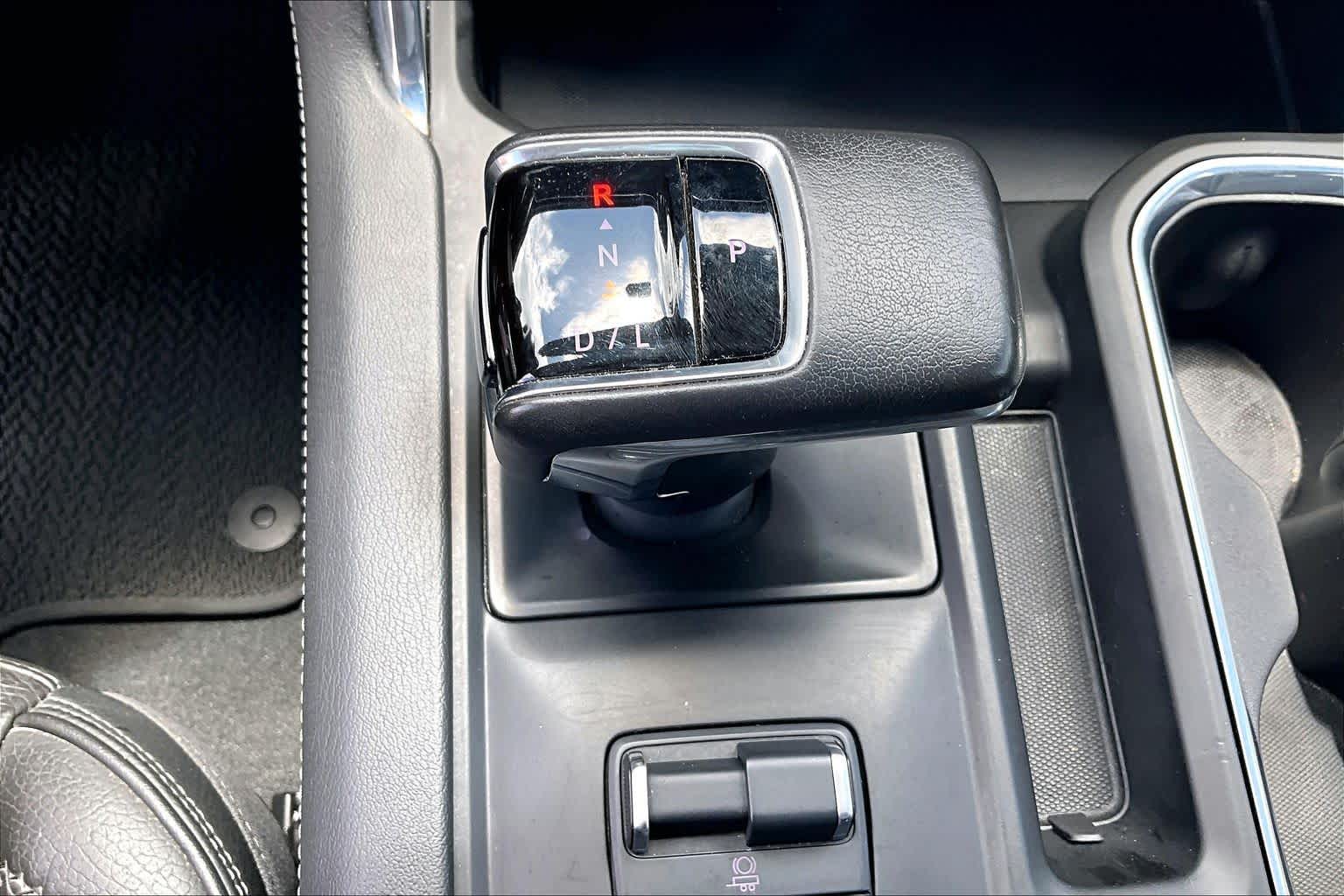 Used 2022 White Frost Tricoat GMC Denali image 34
