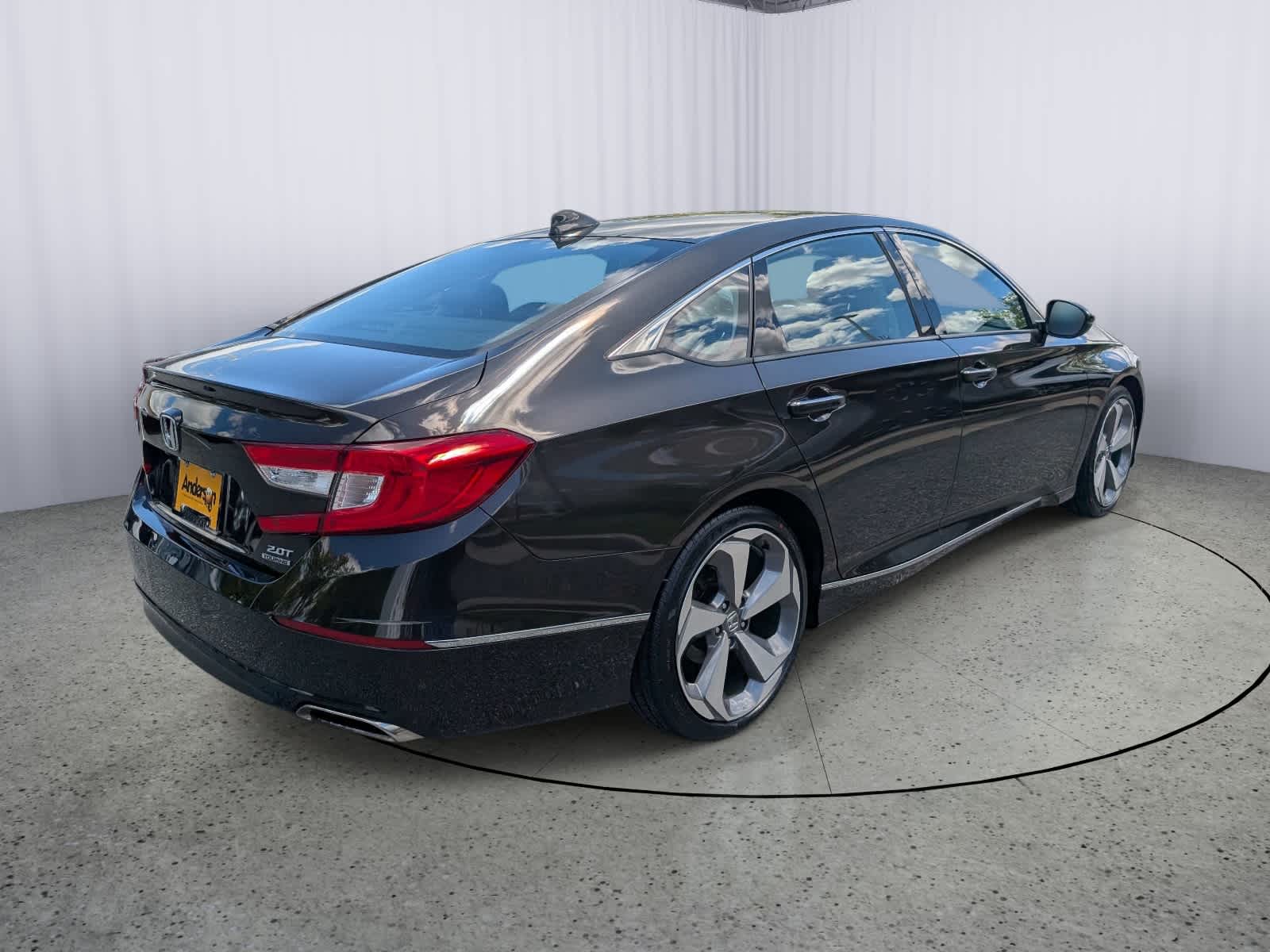 View vehicle photo 3