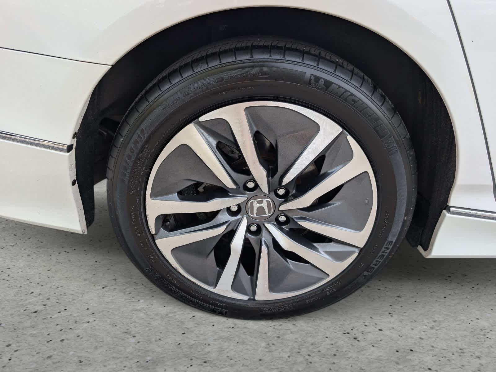 View vehicle photo 7
