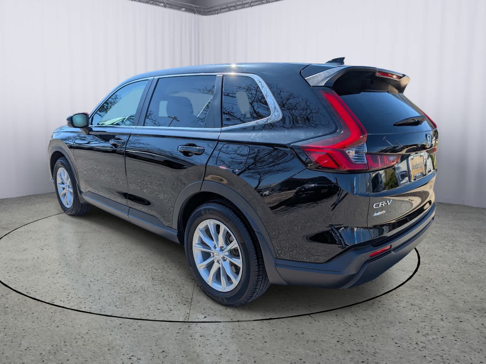 View vehicle photo 4