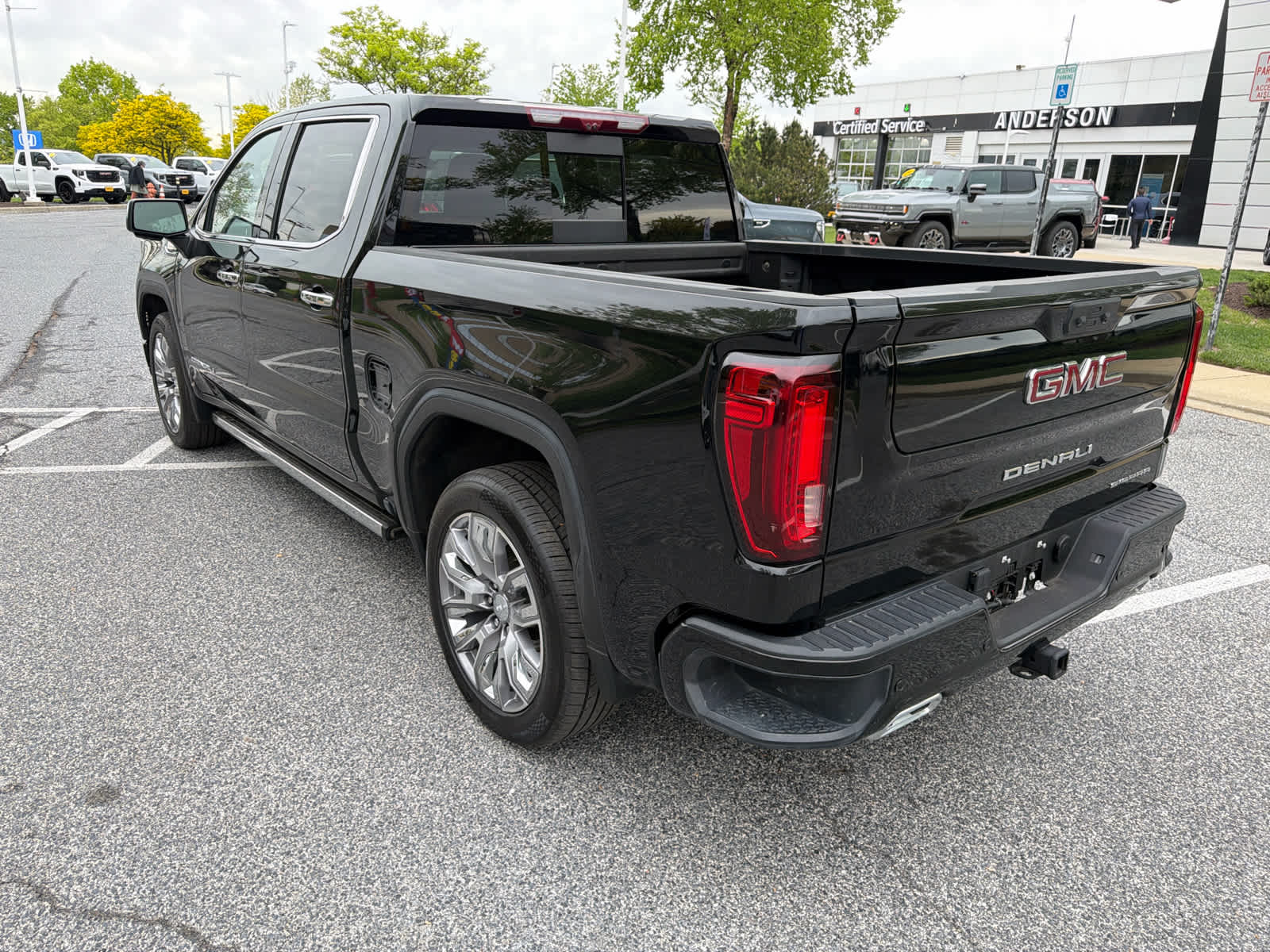 View vehicle photo 7