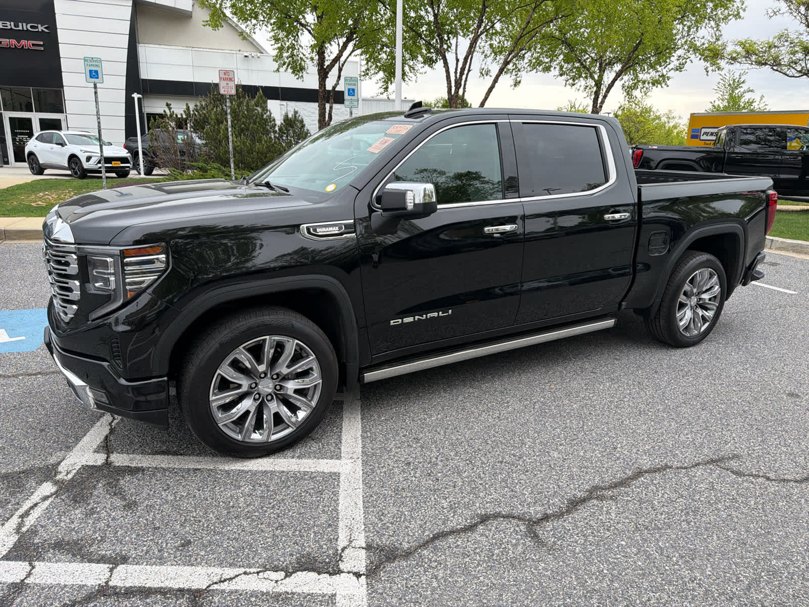 View vehicle photo 4