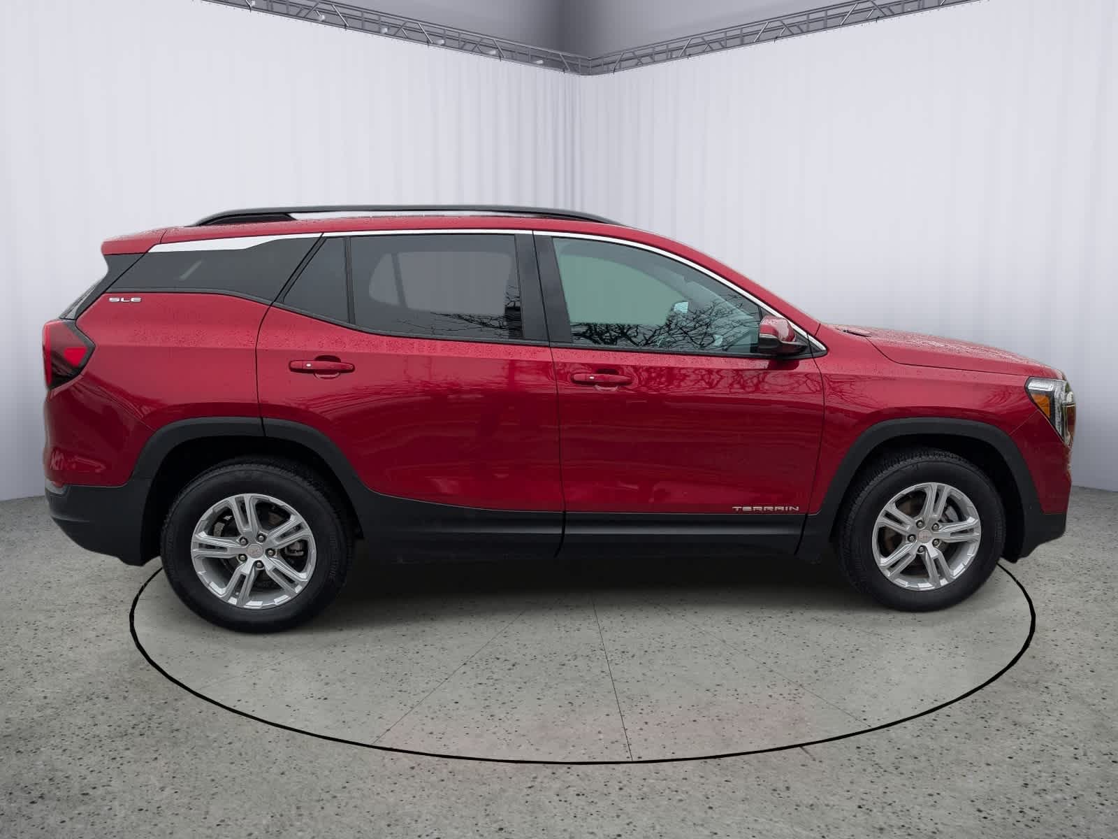 View vehicle photo 2