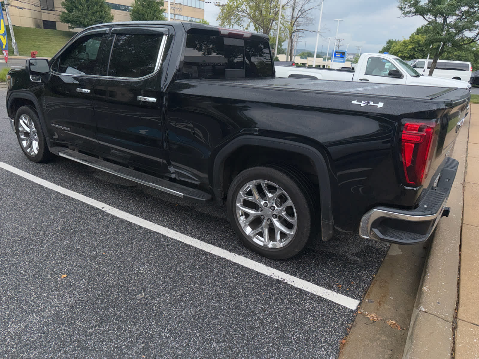 View vehicle photo 4