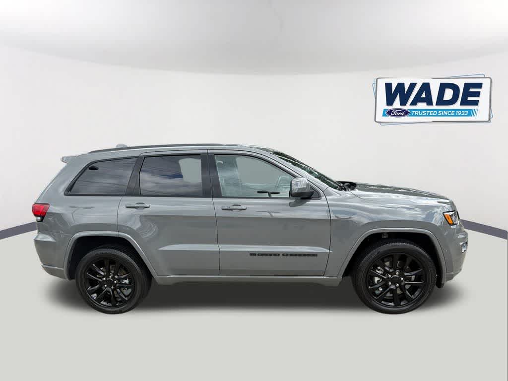 View vehicle photo 4