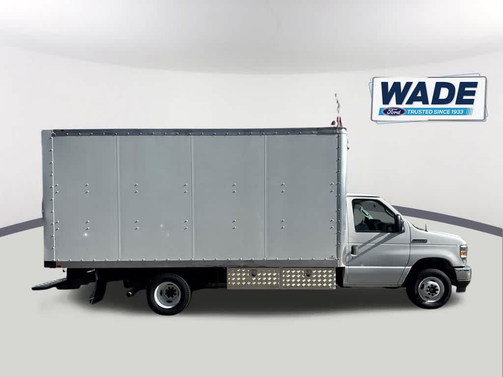 View vehicle photo 4