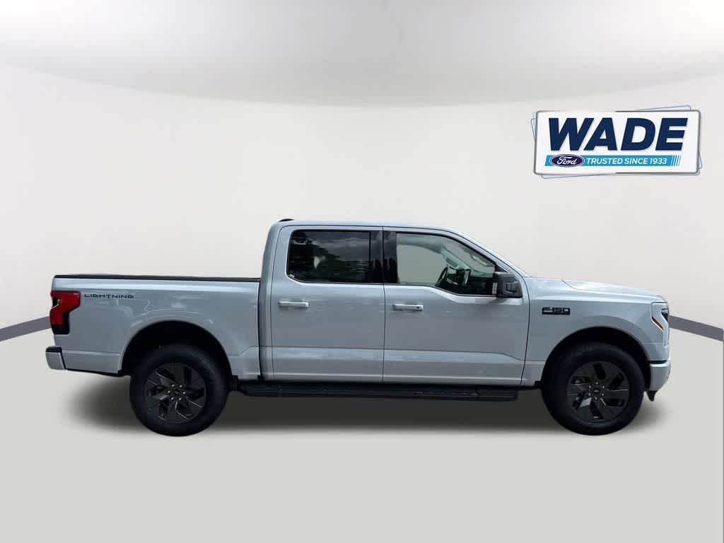 View vehicle photo 4