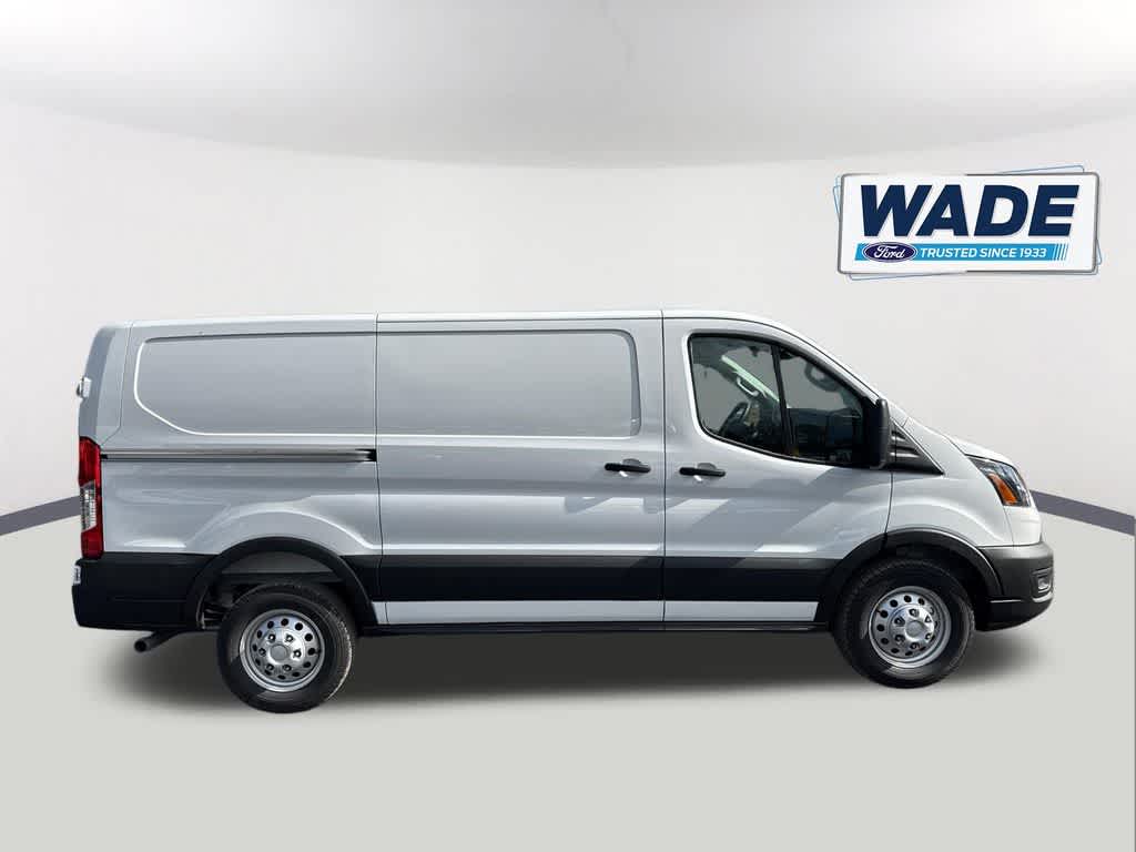 View vehicle photo 4