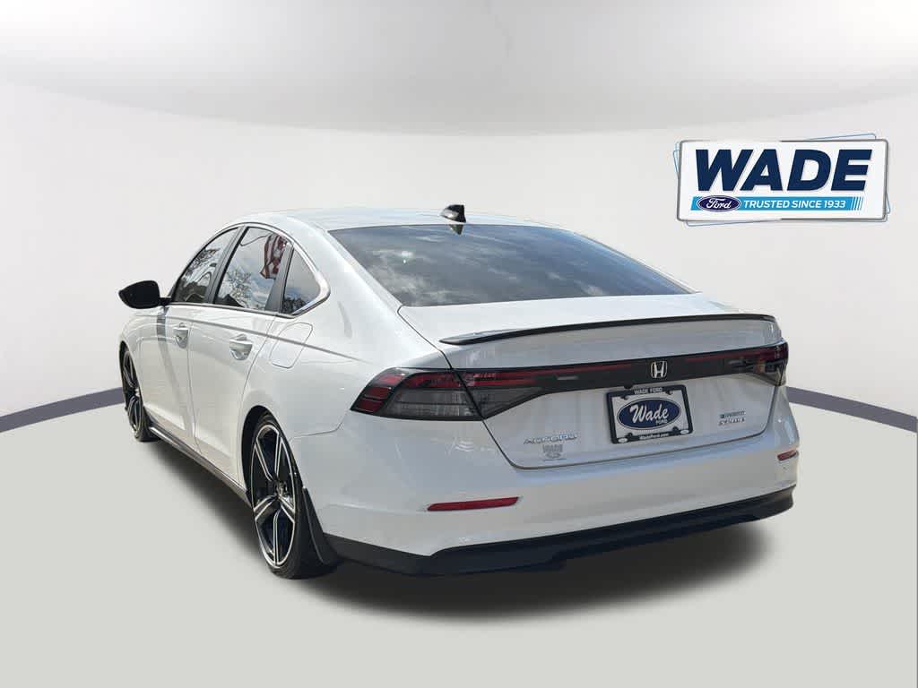 View vehicle photo 7