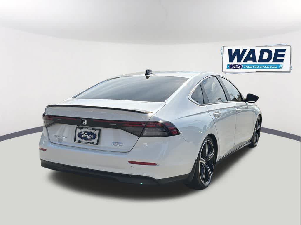 View vehicle photo 5