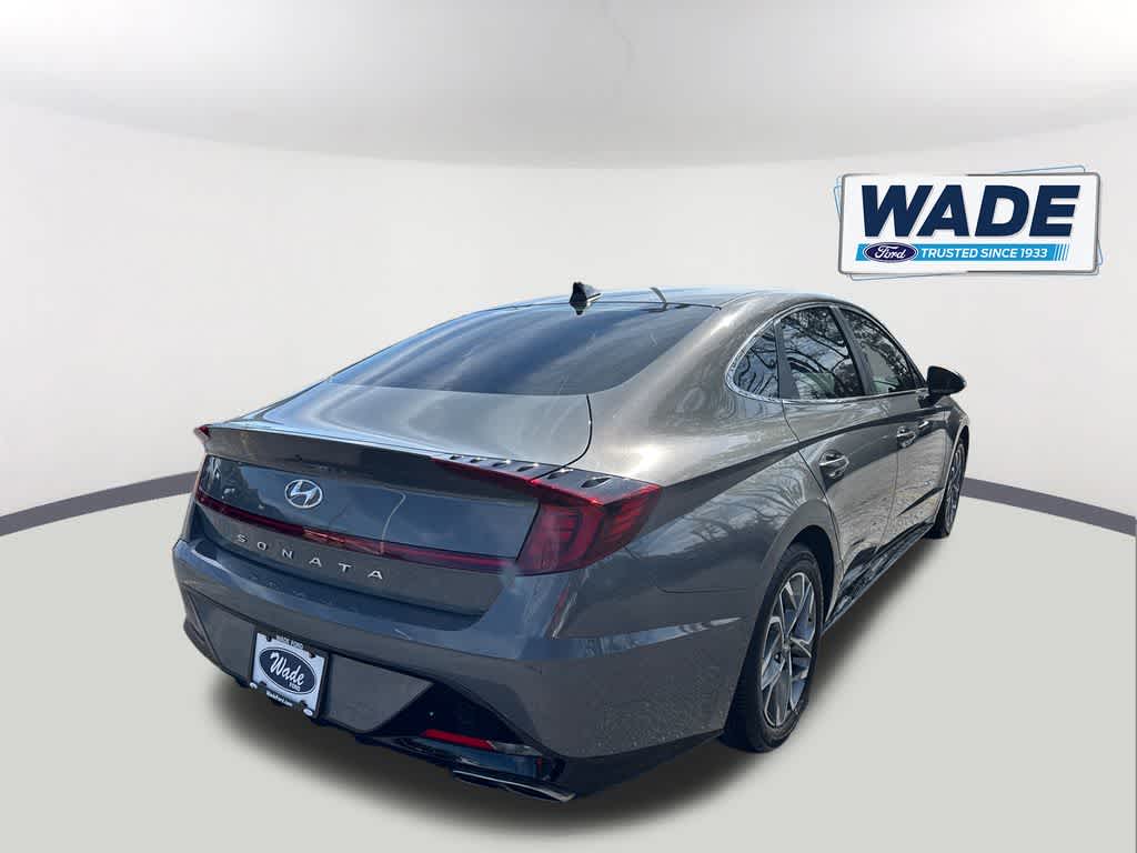 View vehicle photo 5