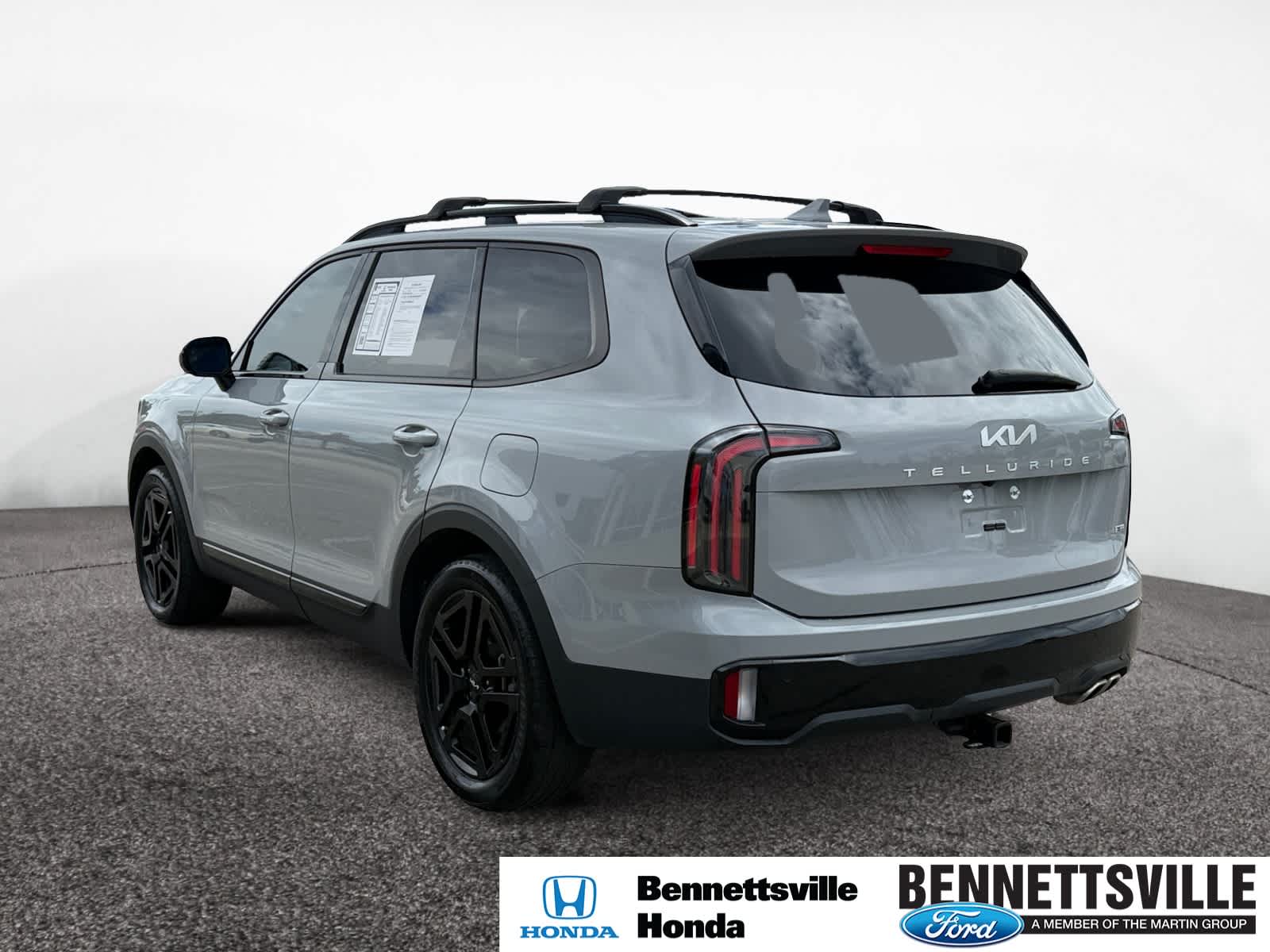 View vehicle photo 3