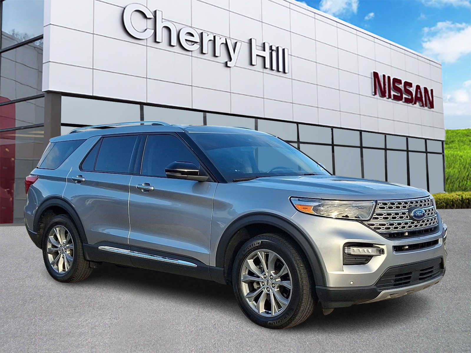 Iconic Silver Metallic 2022 Ford Explorer SUV / Crossover All-Wheel Drive Automatic