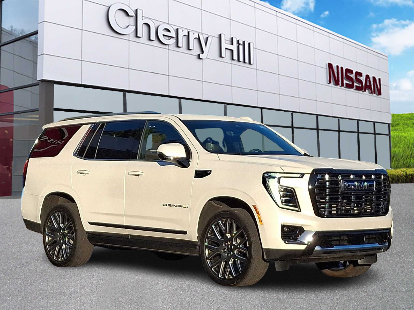 White Frost Tricoat 2025 GMC Yukon SUV / Crossover Four-Wheel Drive Automatic