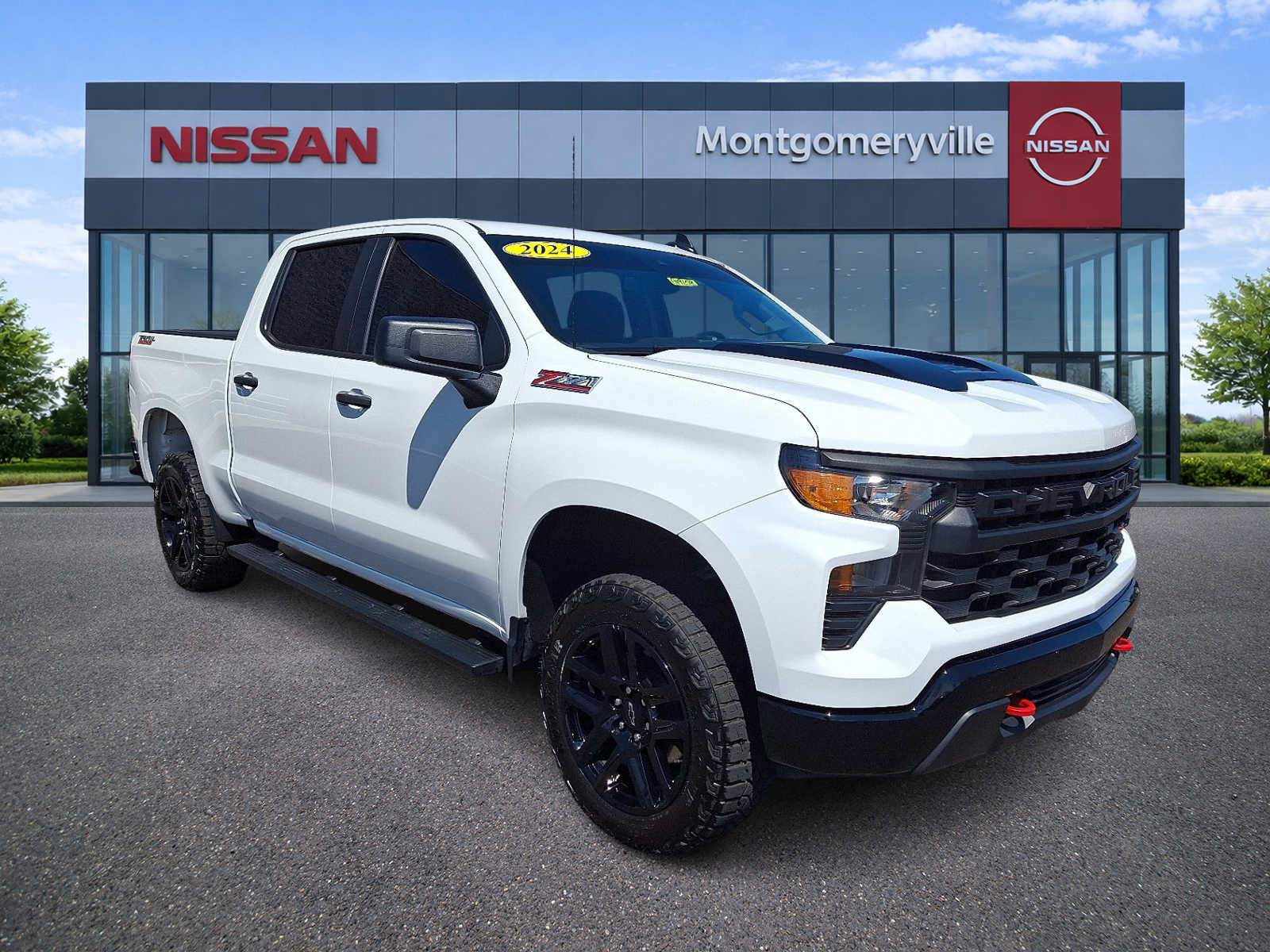 Summit White 2024 Chevrolet Silverado 1500 Custom Trail Boss Crew Cab 4WD Pickup Truck Four-Wheel Drive Automatic