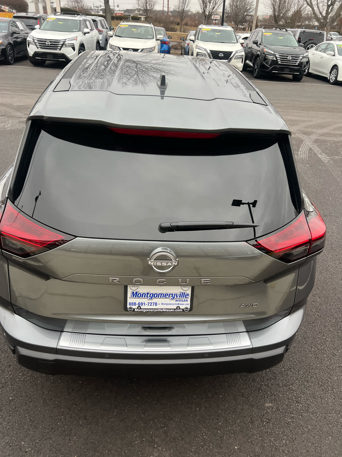 View vehicle photo 5