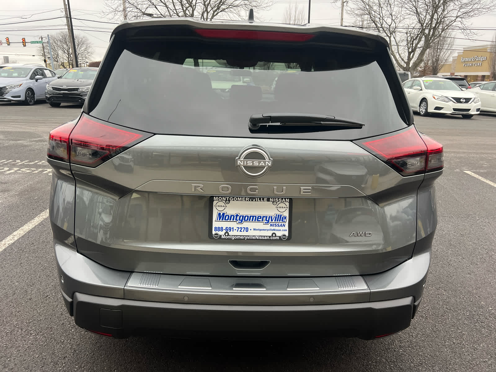 View vehicle photo 4