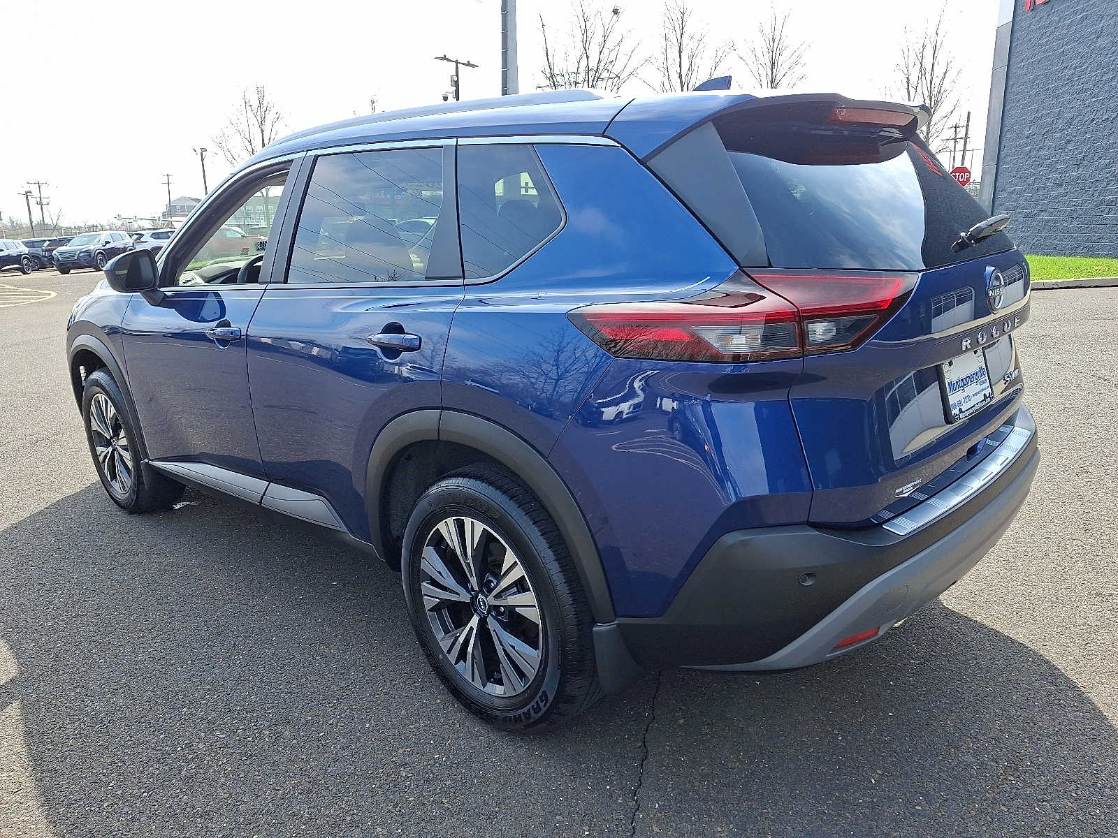 View vehicle photo 4