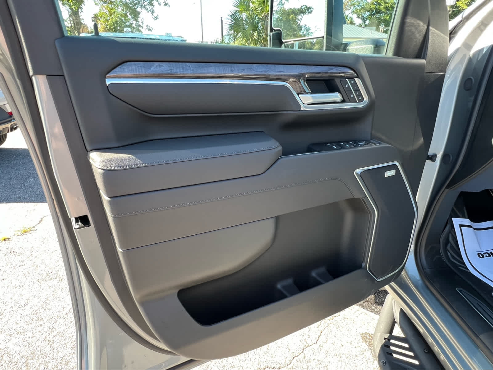 2025 Chevrolet Silverado 2500HD LTZ - 8