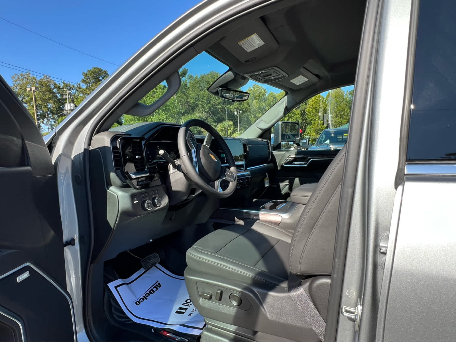 2025 Chevrolet Silverado 2500HD LTZ - 9