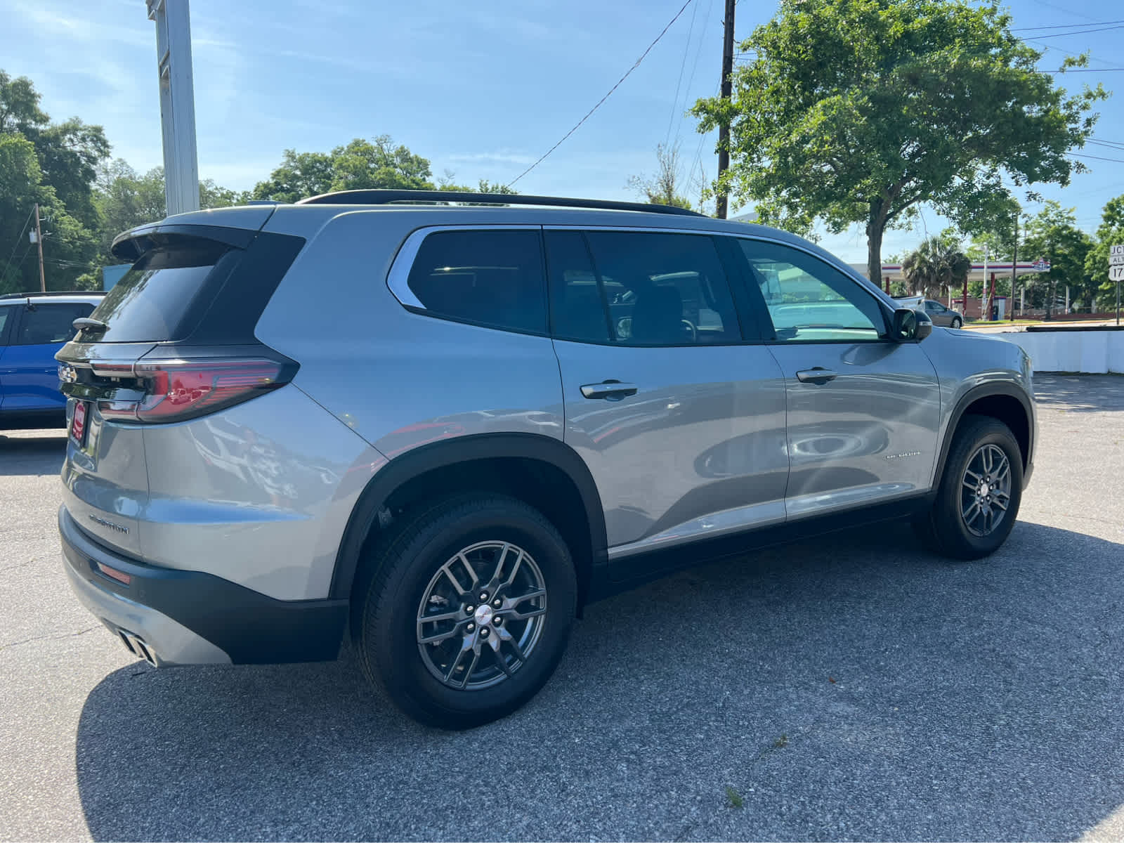 2025 GMC Acadia FWD Elevation - 2