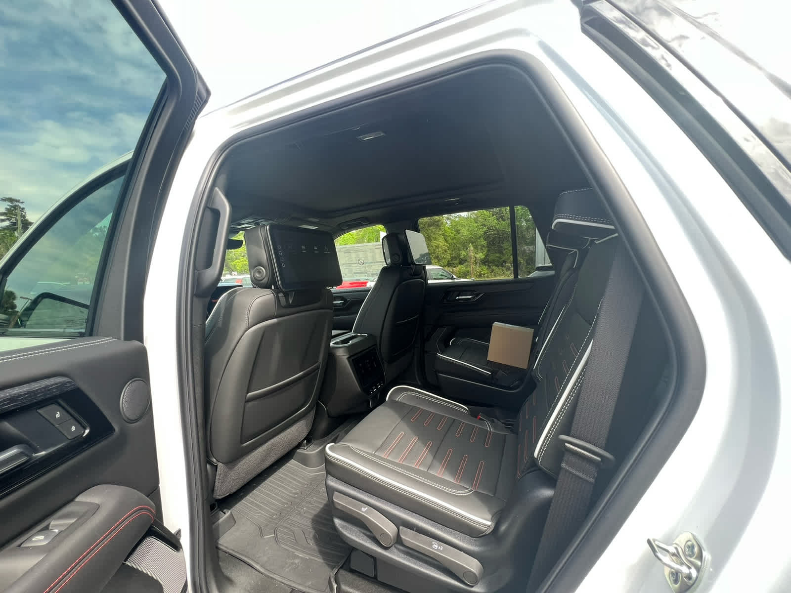 2026 GMC Yukon AT4 Ultimate - 6