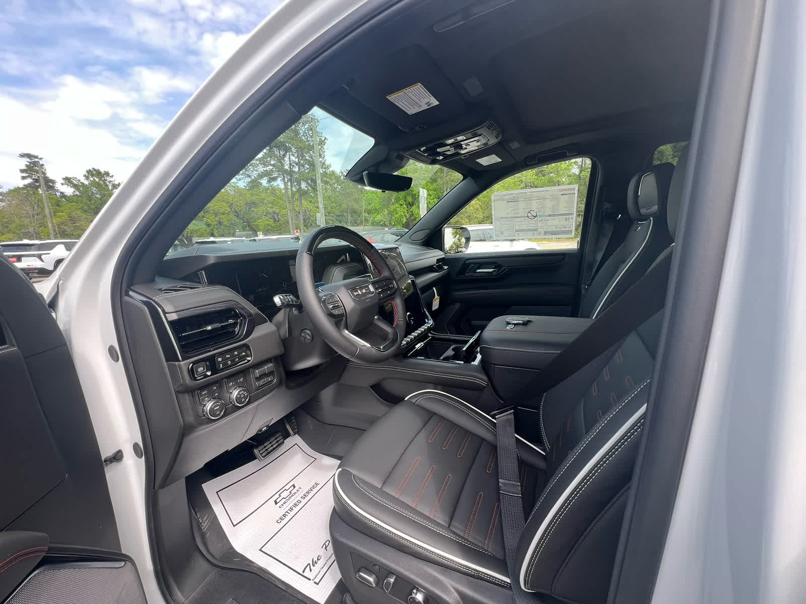2026 GMC Yukon AT4 Ultimate - 10