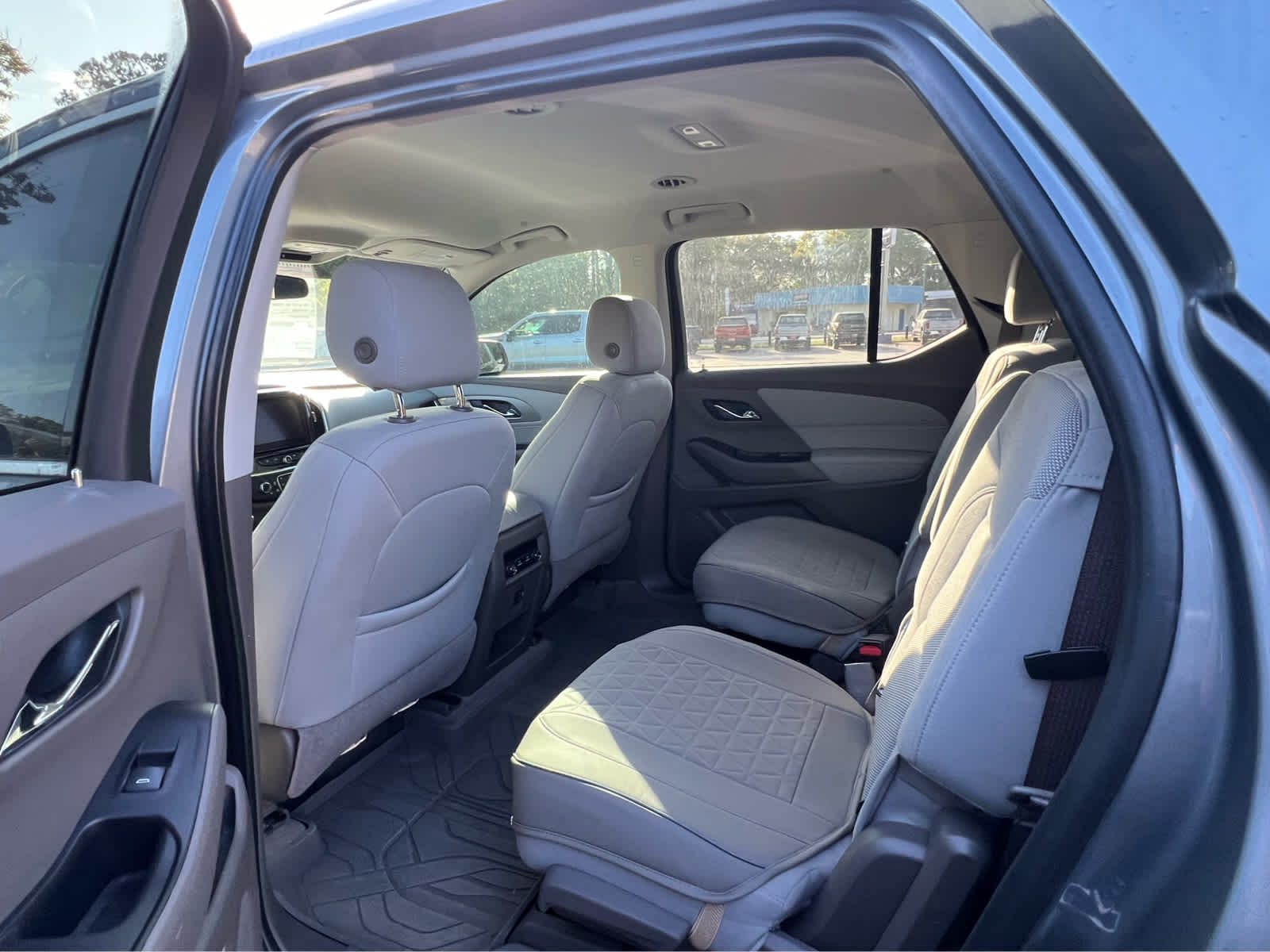 2021 Chevrolet Traverse LT Cloth - 3