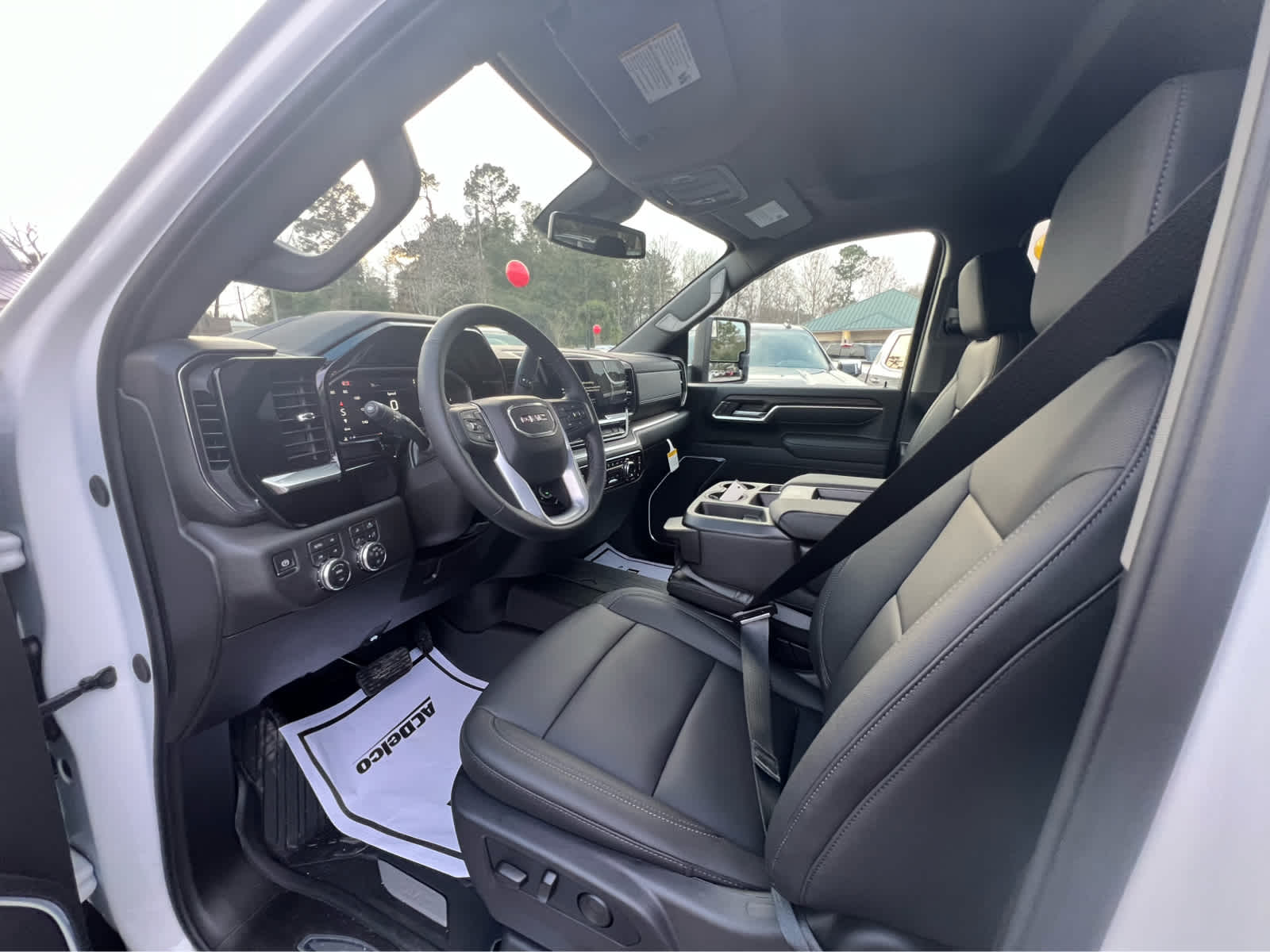 2026 GMC Sierra 2500HD SLT - 8