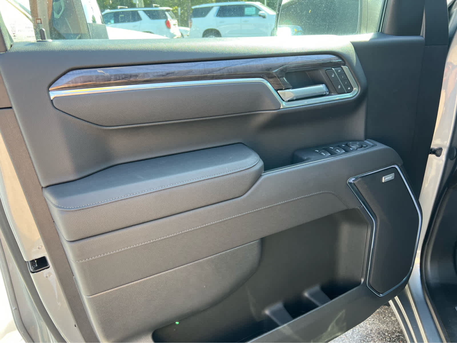 2025 Chevrolet Silverado 1500 LTZ - 7