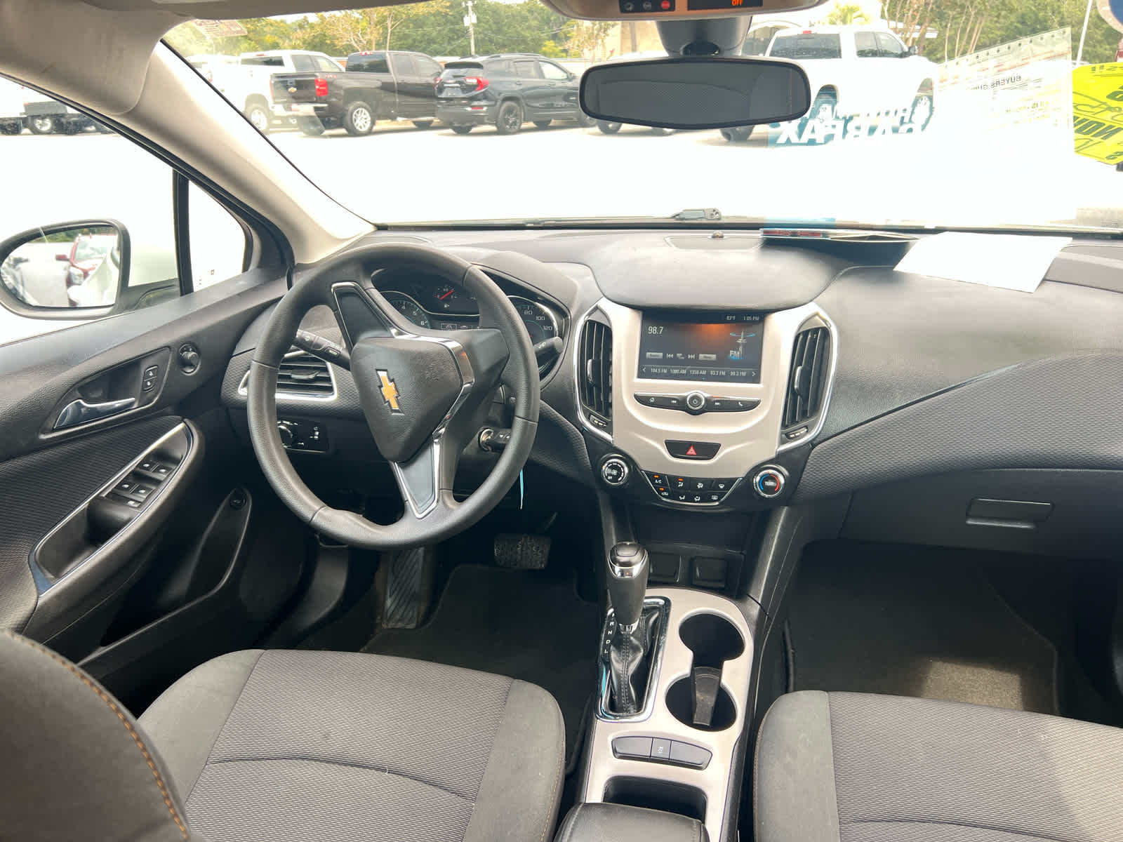 2017 Chevrolet Cruze LS - 10