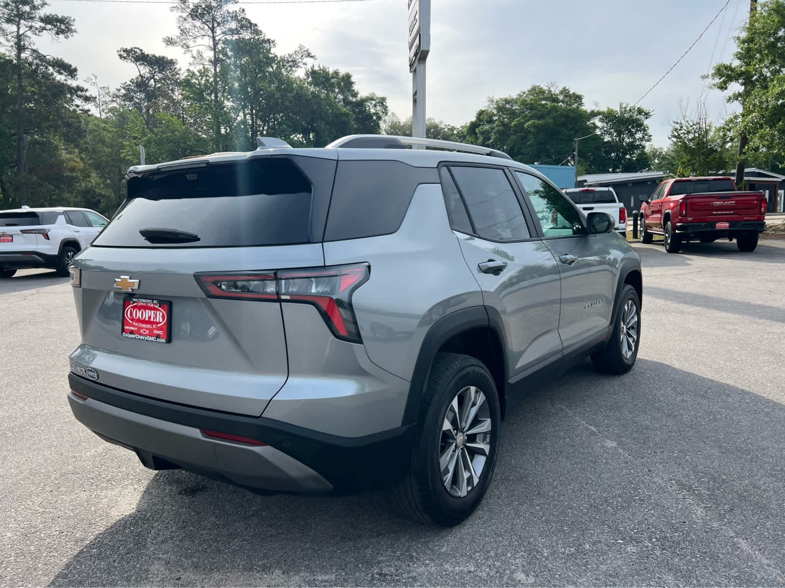 2025 Chevrolet Equinox FWD LT - 2