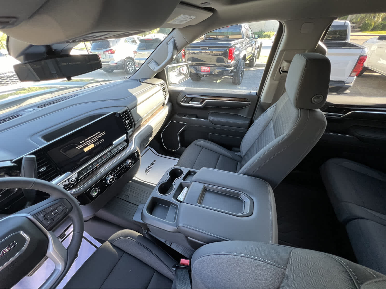 2024 GMC Sierra 1500 Elevation - 10