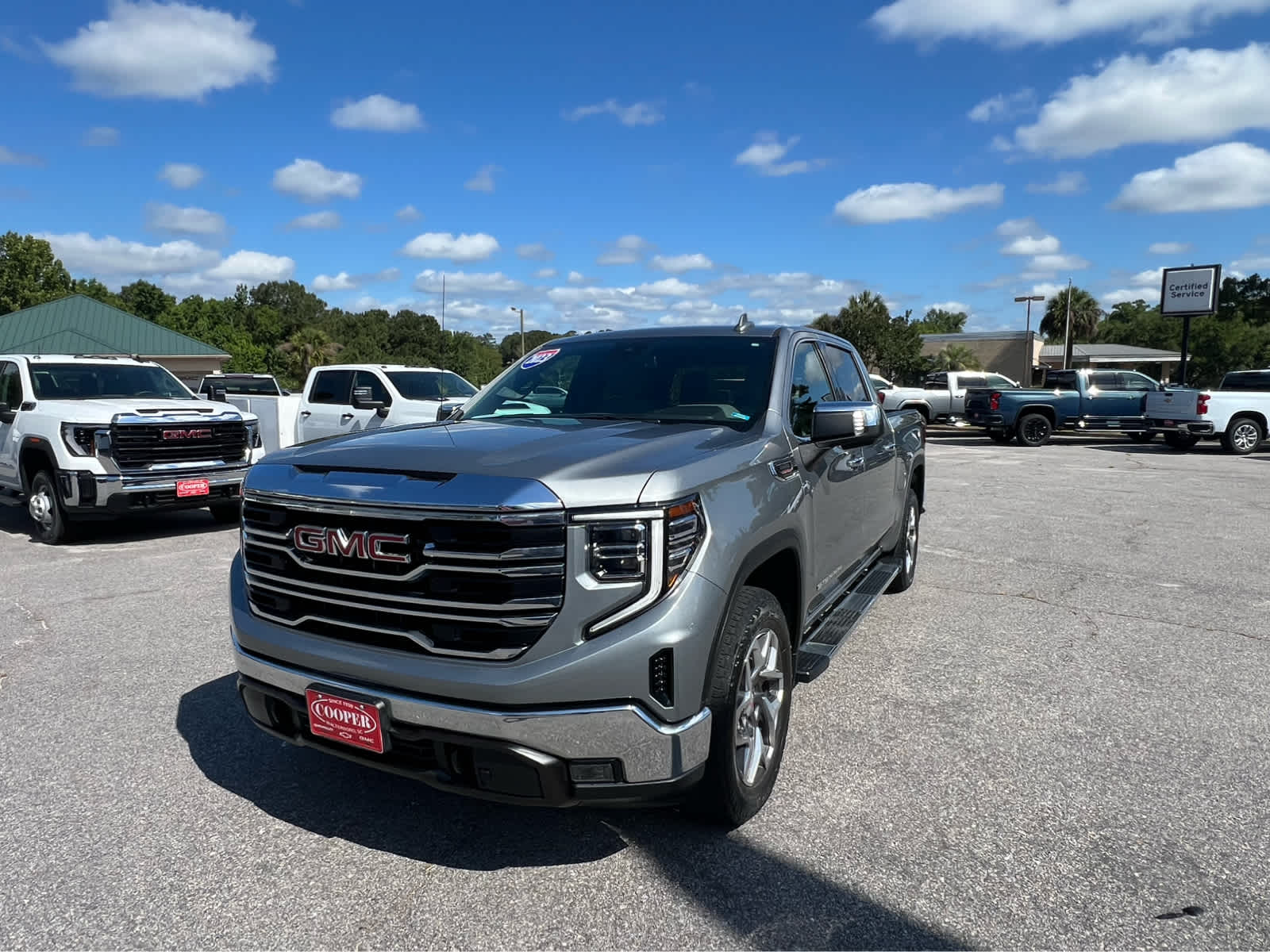 2023 GMC Sierra 1500 SLT - 0