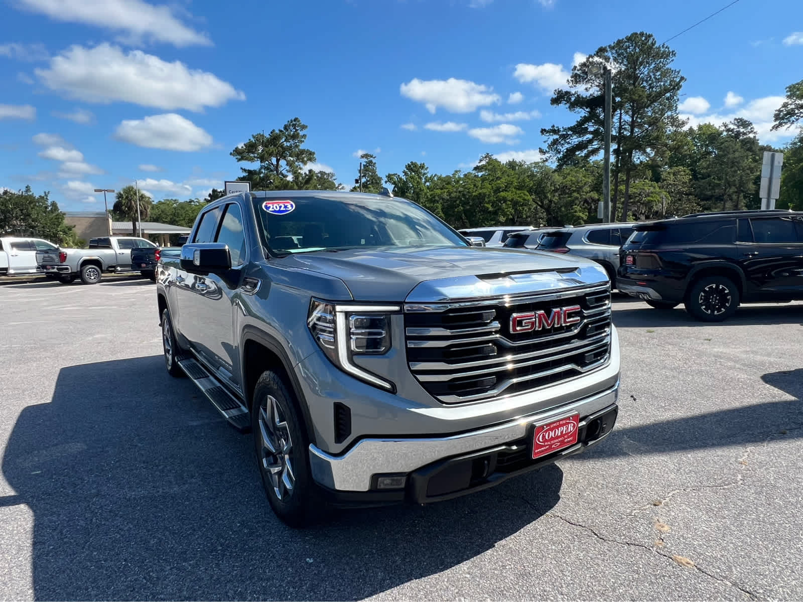 2023 GMC Sierra 1500 SLT - 1