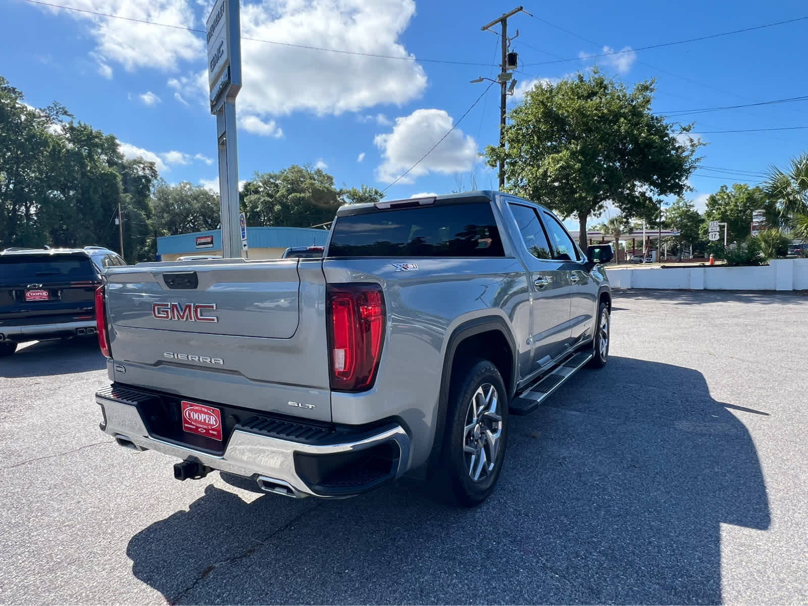 2023 GMC Sierra 1500 SLT - 2