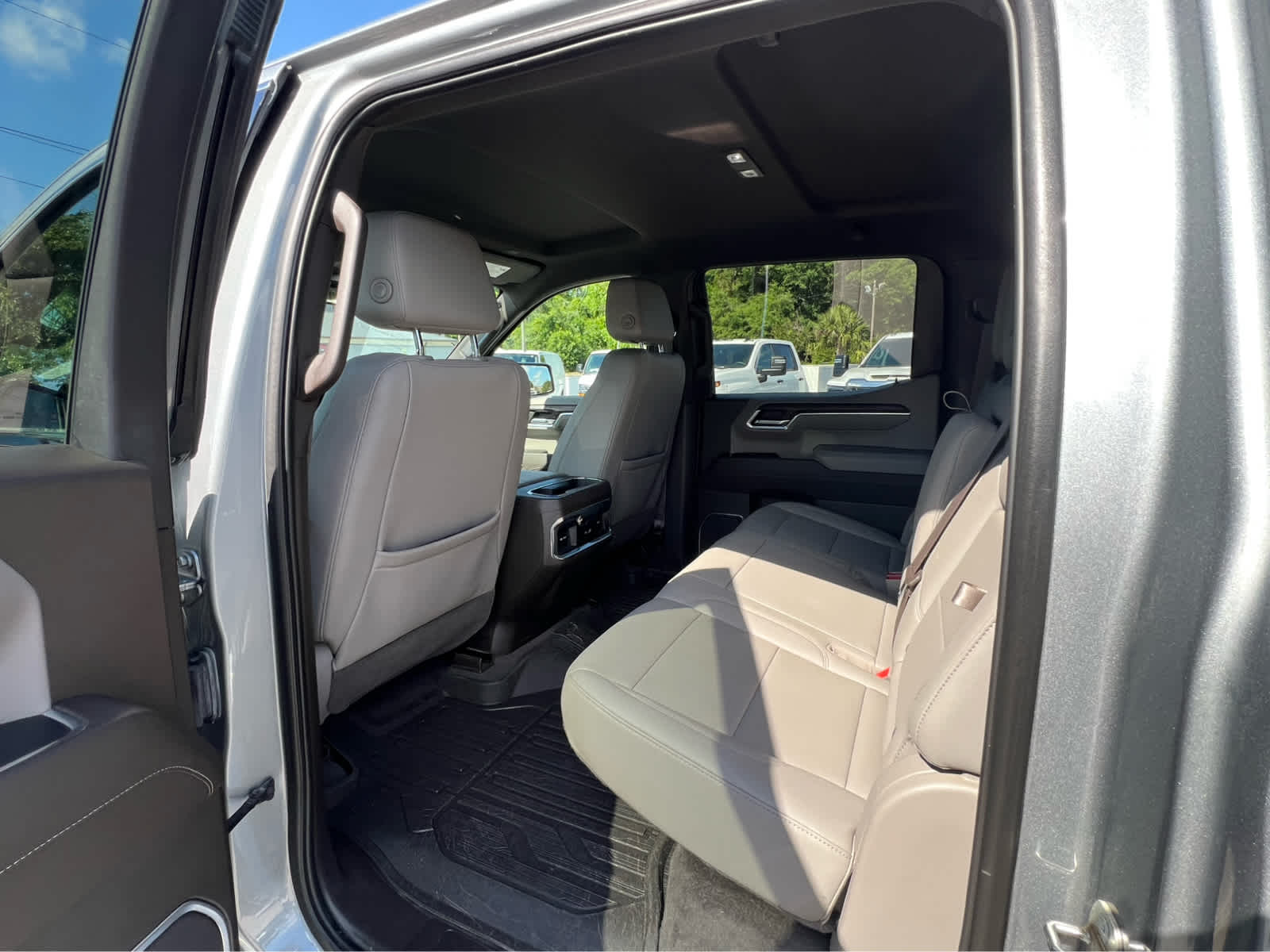 2023 GMC Sierra 1500 SLT - 6