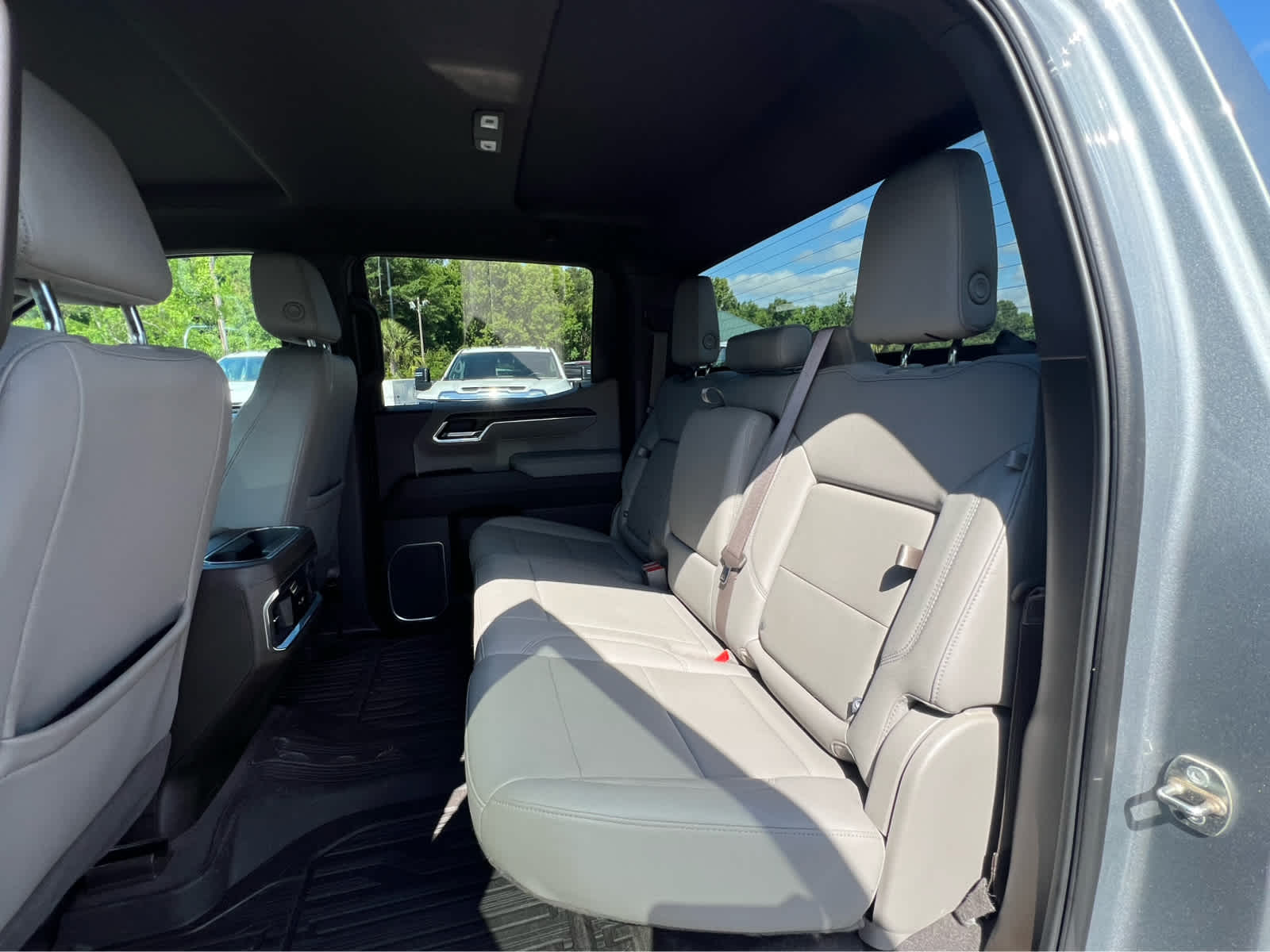 2023 GMC Sierra 1500 SLT - 7