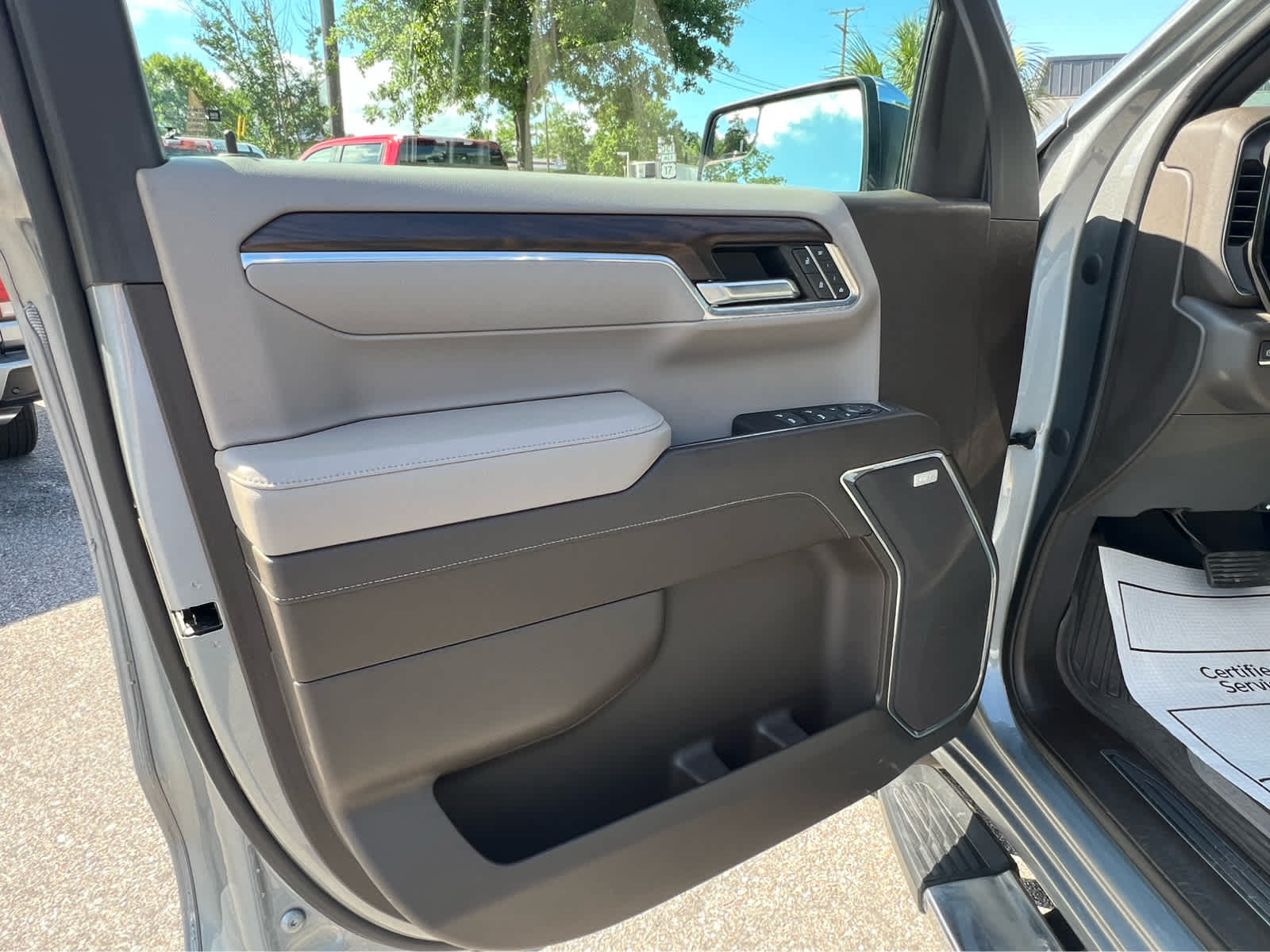 2023 GMC Sierra 1500 SLT - 9