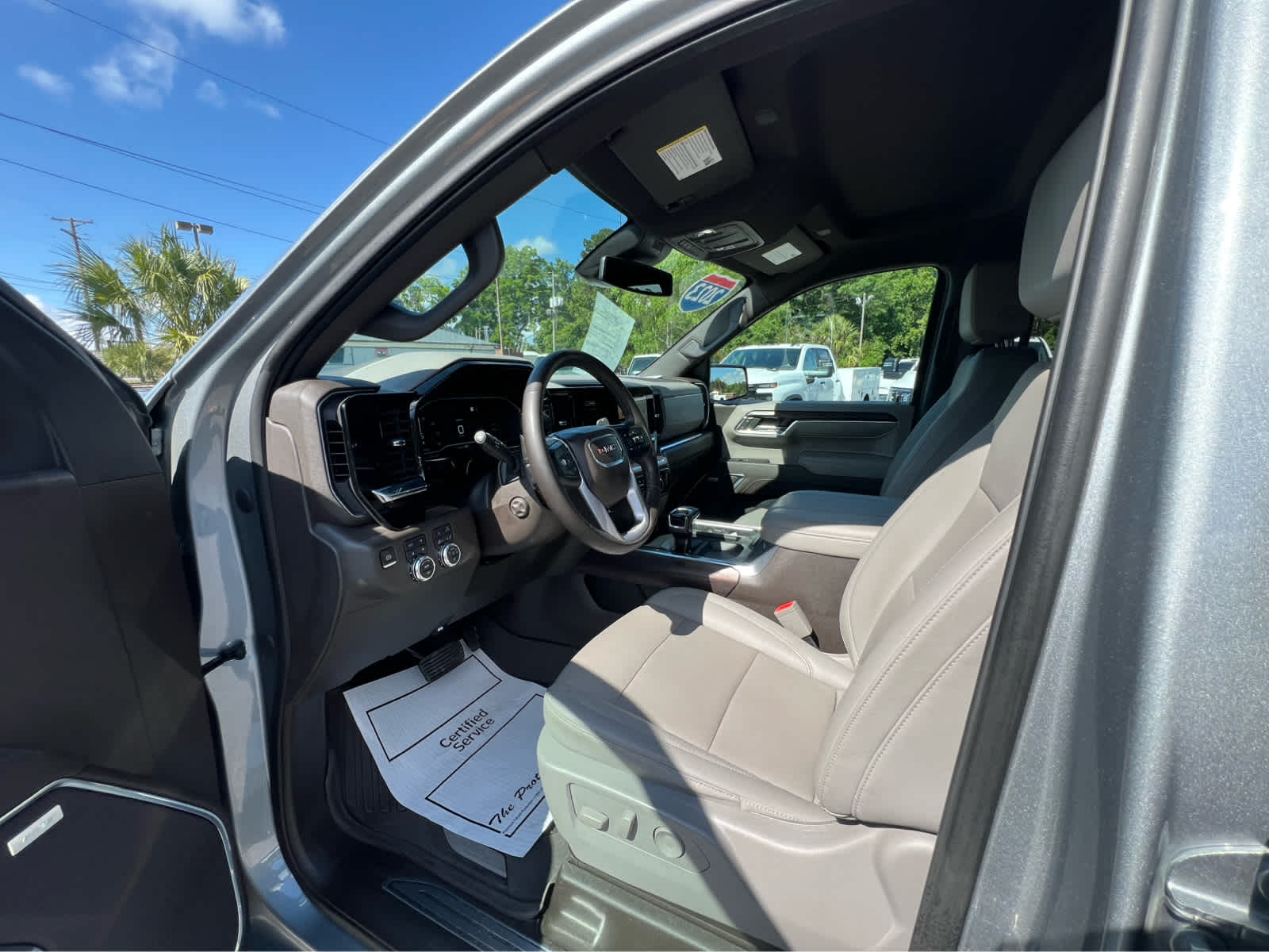 2023 GMC Sierra 1500 SLT - 8