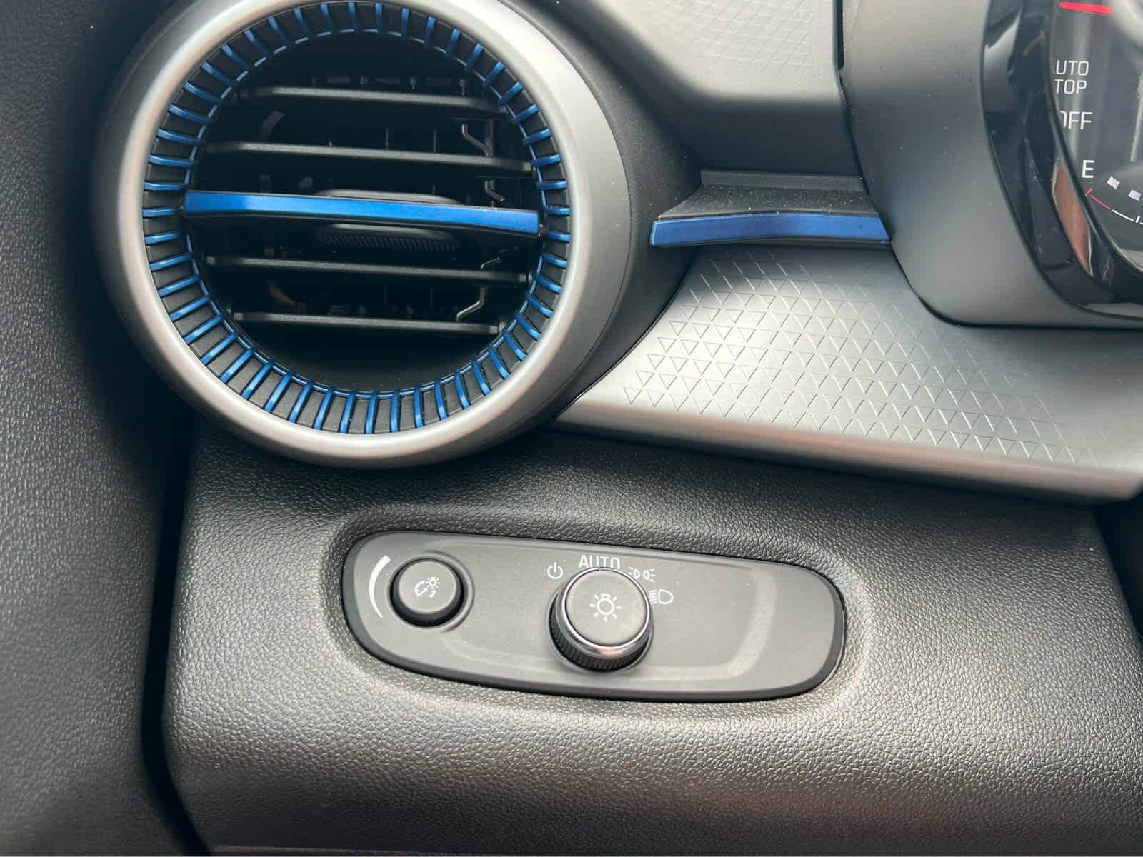 2025 Chevrolet Trax LS - 11