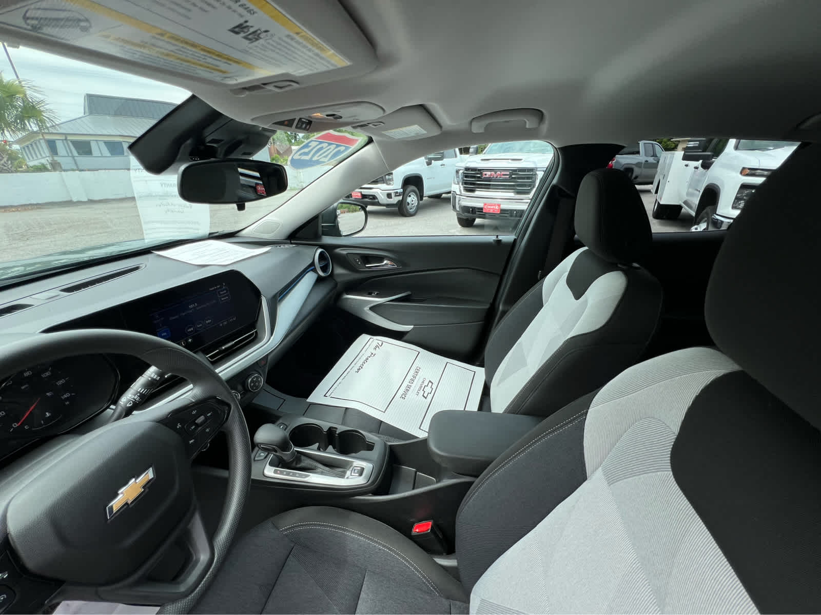 2025 Chevrolet Trax LS - 8