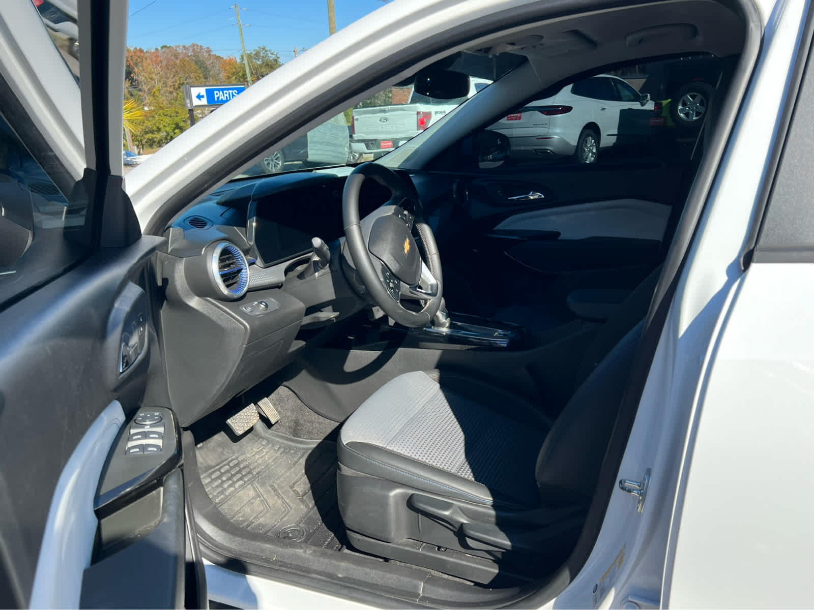 2024 Chevrolet Trax LT - 3