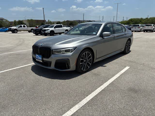2022 BMW 740i 740i
