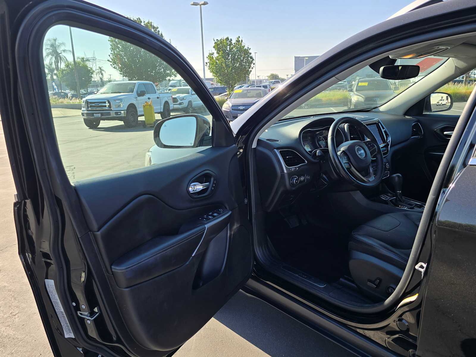 2019 Jeep Cherokee Limited 19