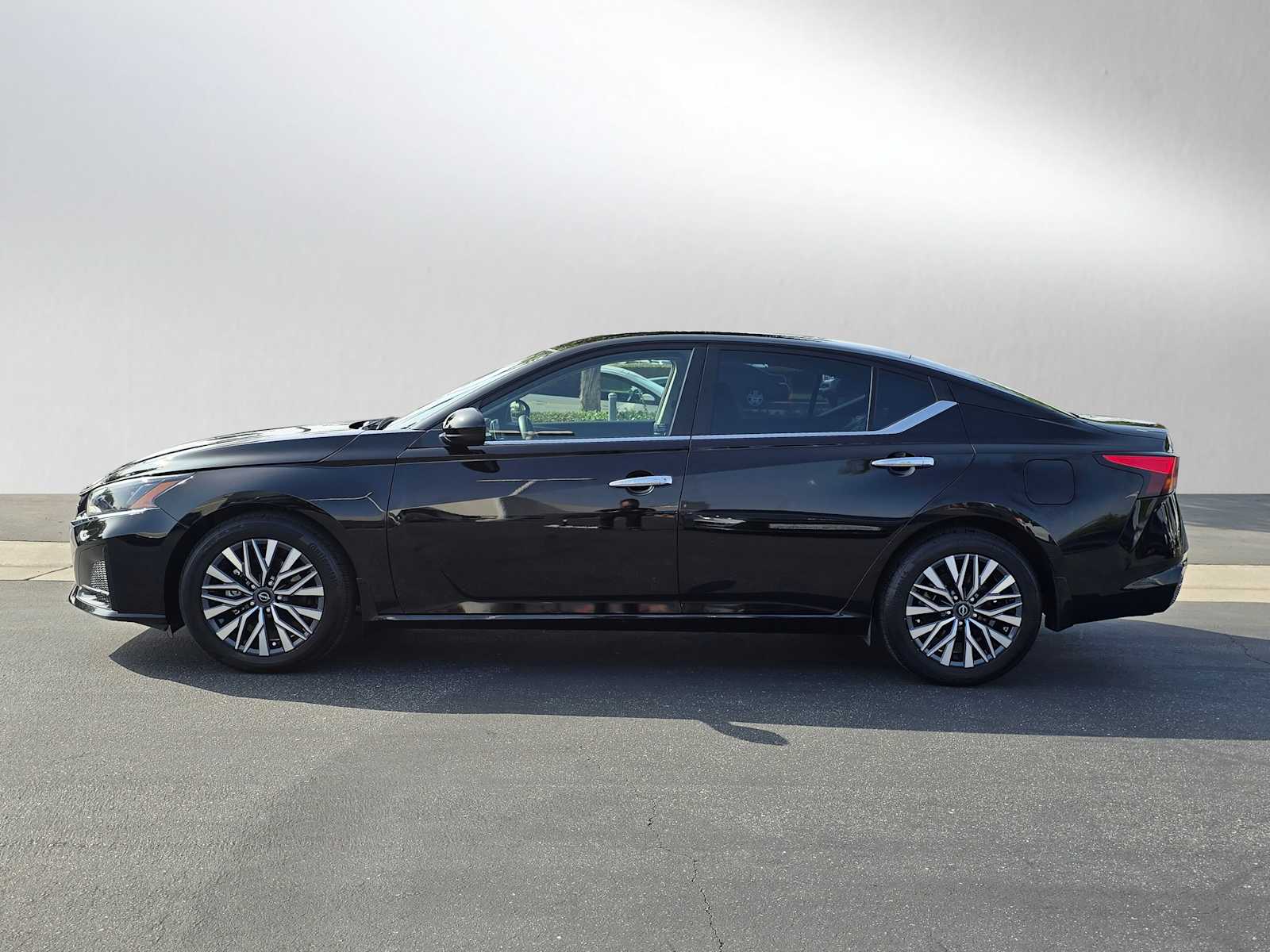 2023 Nissan Altima 2.5 SV 2