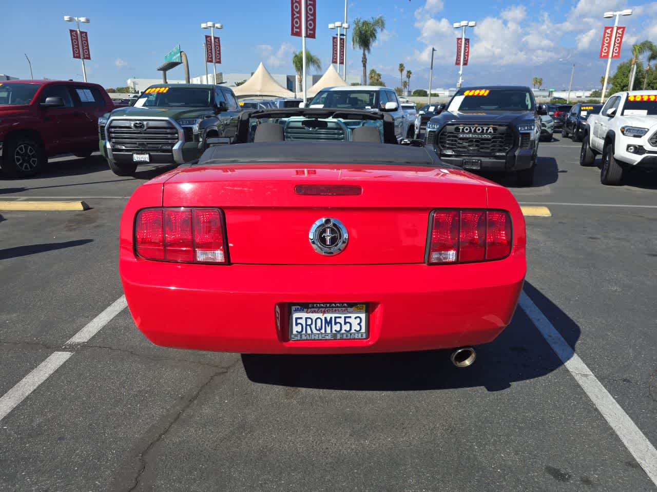 2005 Ford Mustang Deluxe 2