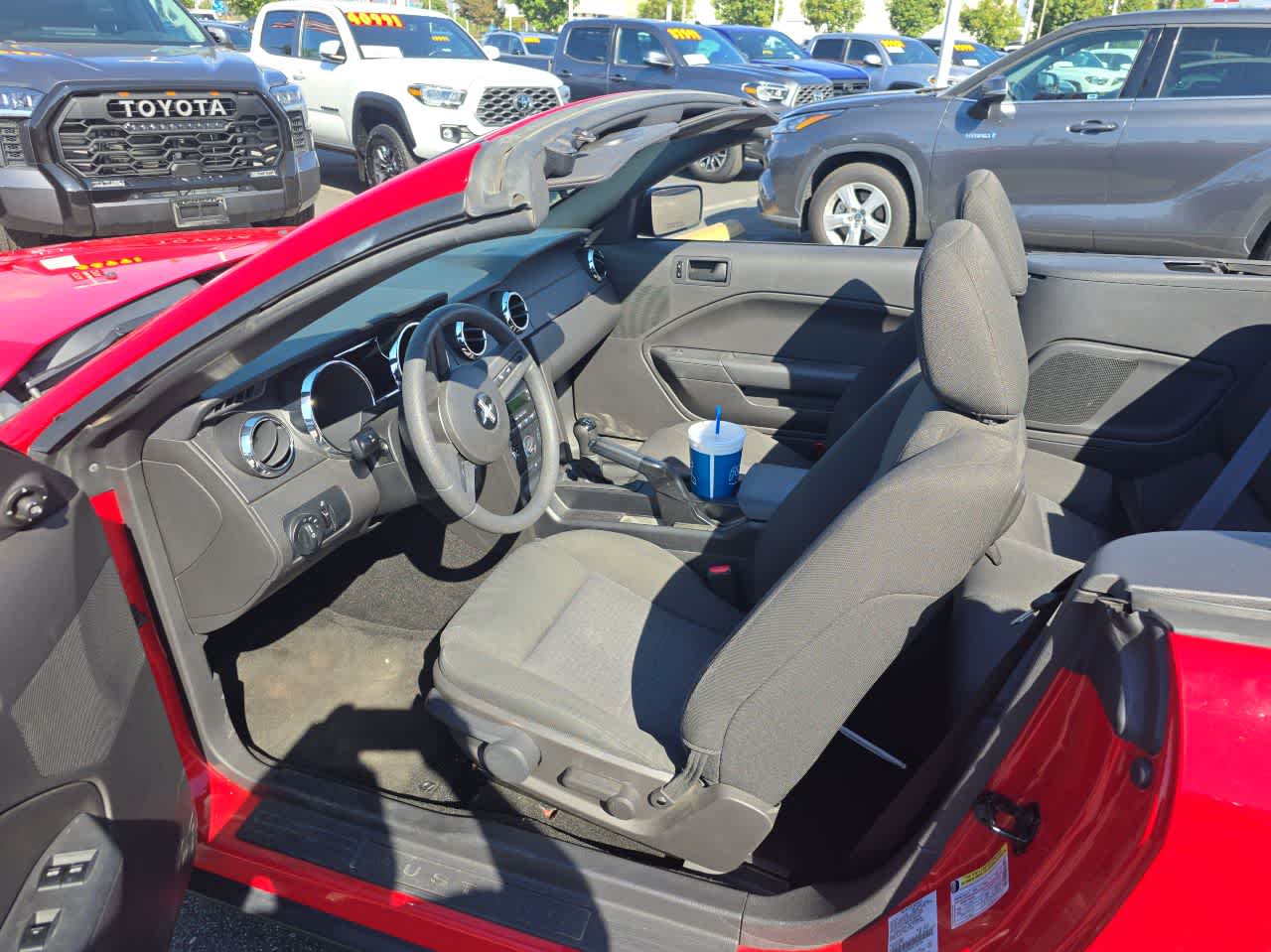 2005 Ford Mustang Deluxe 4