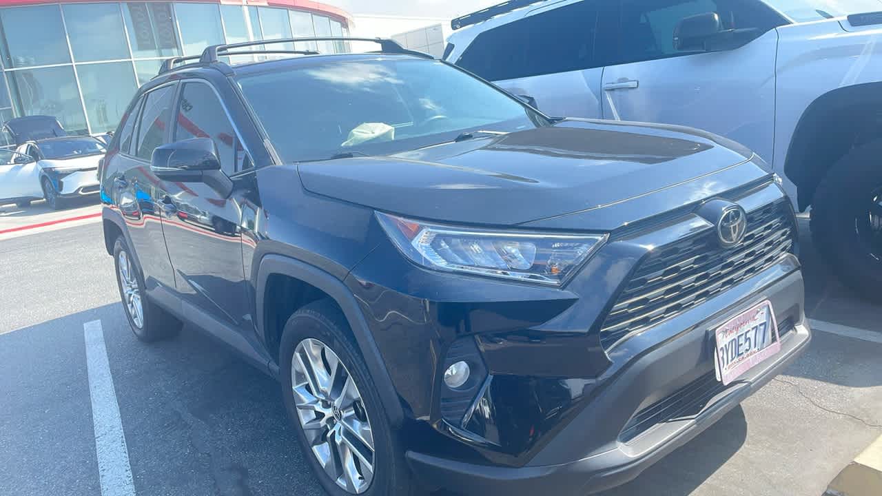 2021 Toyota RAV4 XLE Premium 3