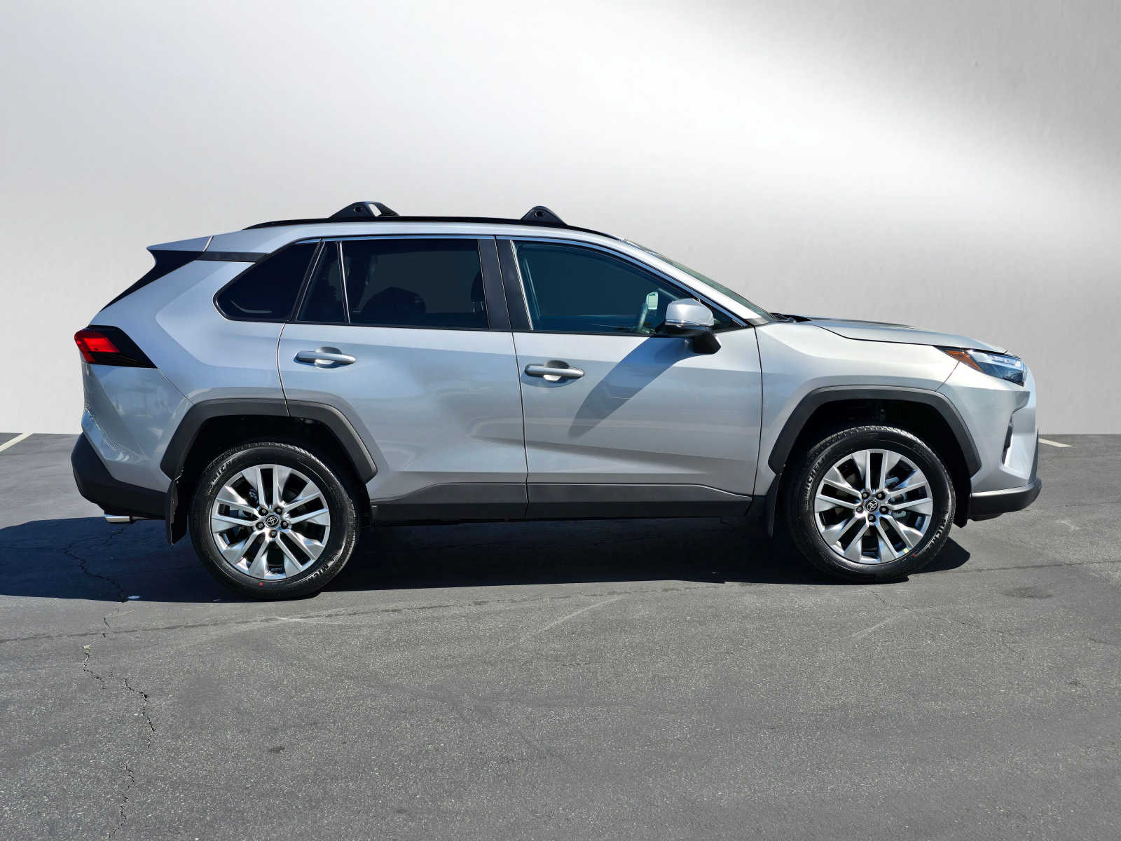 2024 Toyota RAV4 XLE Premium 6